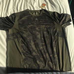 Legendary Whitetails Dark GreenCamo athletic shirt, Brand new, 2XL